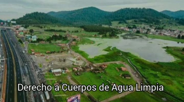Cuerpo de Agua. Si la población de un Suburbio está en 400 hectáreas, hay 100 hectáreas para cuerpos de agua.  No debe ya ser drama esto del agua. La gráfica de lluvia y necesidad de obras de ingeniería hidráulica, bombeos eólicos, energía hidroeléctrica son todos fuentes de empleos. Trabajar de asegurar agua, acuacultura, producción, eso vende y  beneficia.